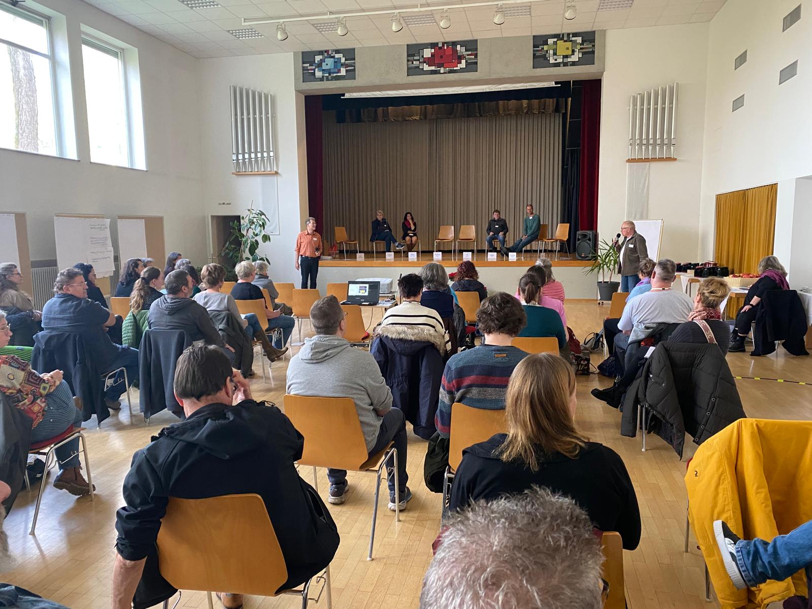 Podiumsdiskussion im Saal